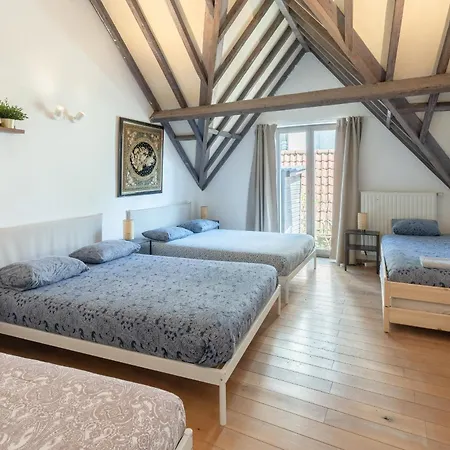 Tempel Cathedral In The Heart Of Apartment